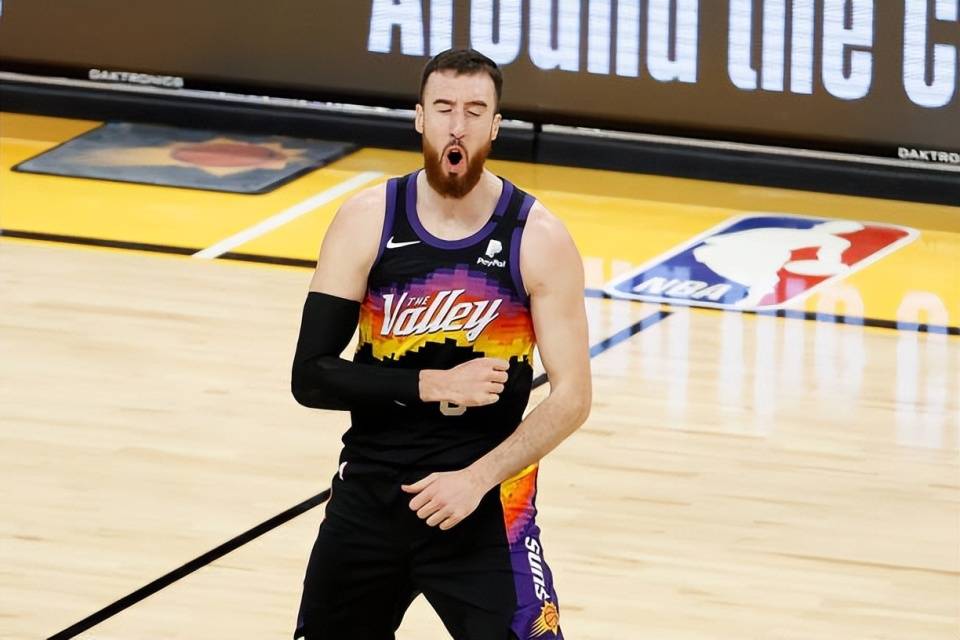 包含赛后CBA季后赛传出新动向；菲尼克斯太阳遗憾出局；管理层表态：悬念犹存；临场指挥获称赞的词条