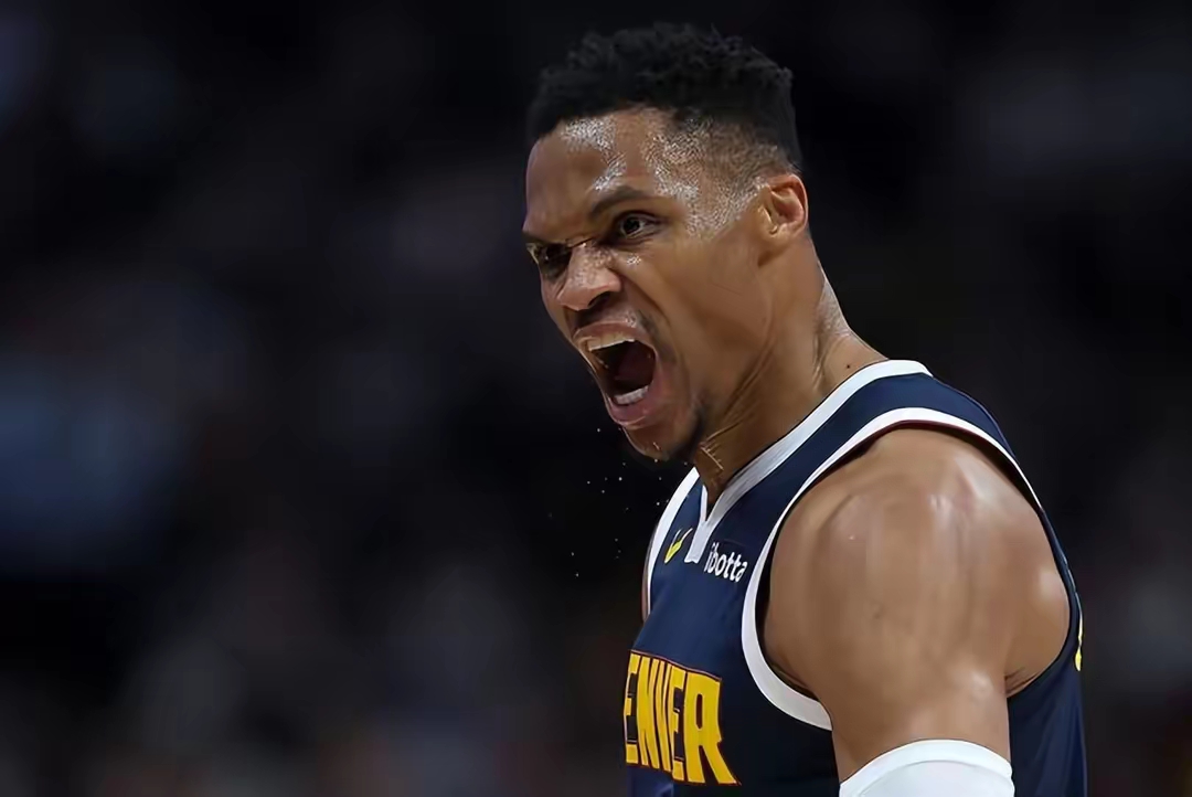 丹佛掘金训练开放日，清晨再遭质疑引欢呼，NBA常规赛在即，赛程密集仍需轮换